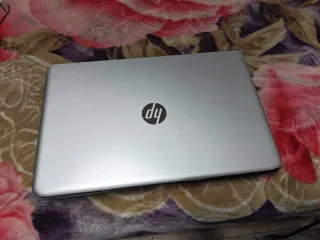 Portátil HP Plata y Negro 500 GB ..disco sólido ..