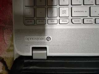 Portátil HP Plata y Negro 500 GB ..disco sólido ..
