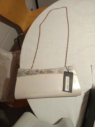 Zapatos tacón alto y cartera beige/dorado