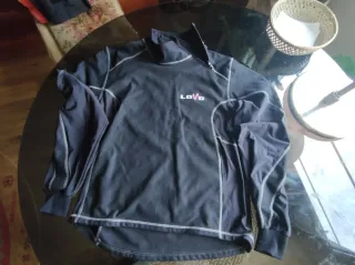 Sudadera LOVO negra con cremallera