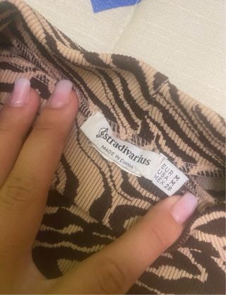 Top manga larga marron estampado cebra