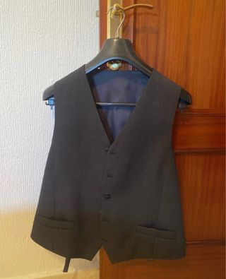 Americana y chaleco negro