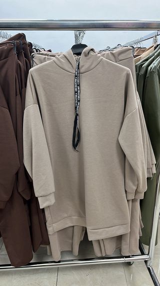 Conjunto chándal beige y marrón