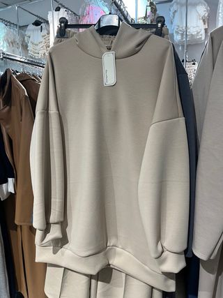 Conjunto chándal beige y marrón