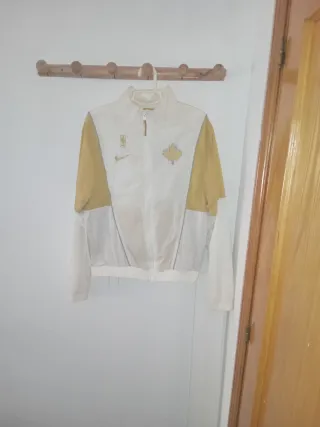 Conjunto Nike Blanca y Dorada Hoja de Arce Canada