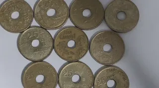 25 Pesetas Antiguas con Agujero