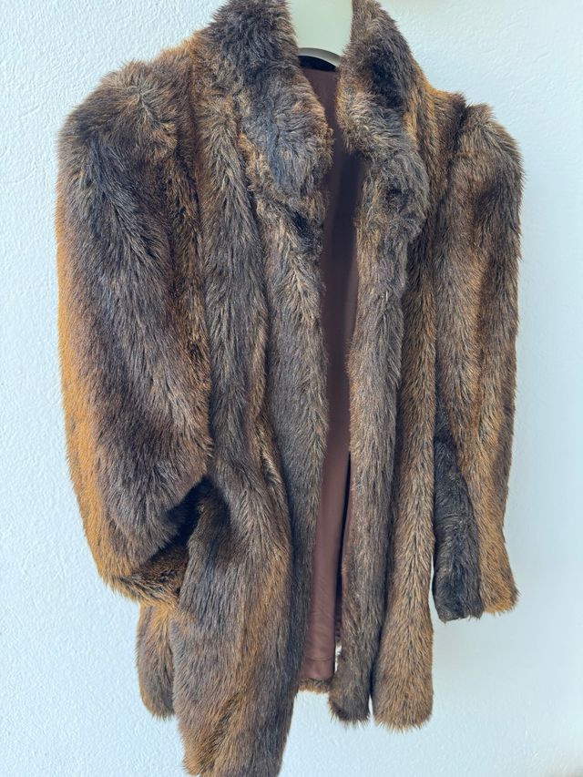 Chaquetón de pelo marrón