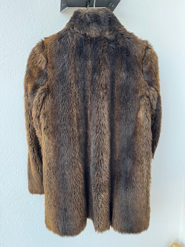 Chaquetón de pelo marrón