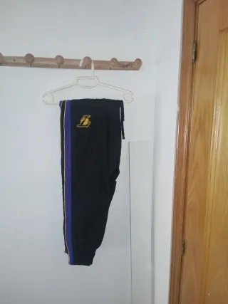 Conjunto NBA Negro y Morado
Los Ángeles Lakers