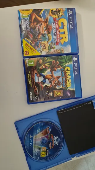 PS4 (PlayStation 4) Plata + 2 Mandos