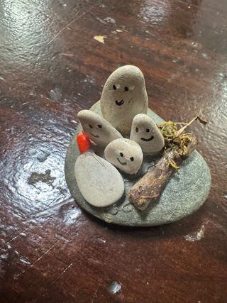 Decorazione sassi dipinti famiglia