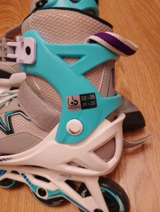 Patines y casco infantil rosa