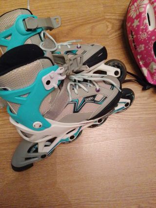 Patines y casco infantil rosa