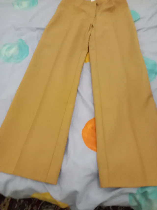 Pantalón ancho amarillo