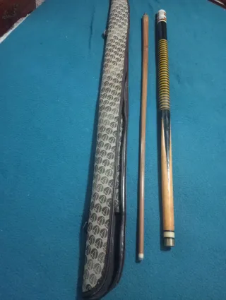 Taco de billar con funda