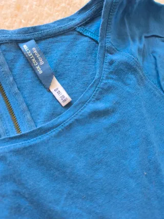 Camiseta azul con cremallera