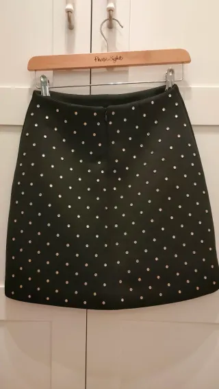 Falda French Connection negra con pedrería