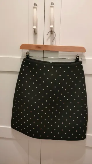 Falda French Connection negra con pedrería