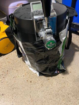 Tirador grifo y nevera cerveza 