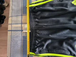 Pantalón chándal Adidas negro y verde