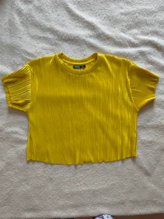 Camiseta crop Bershka plisada