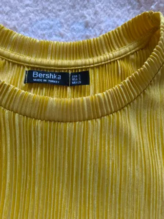 Camiseta crop Bershka plisada