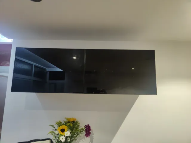 Mueble alto Ikea Besta Negro puertas de Cristal