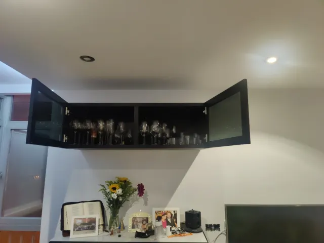 Mueble alto Ikea Besta Negro puertas de Cristal