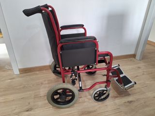 Silla de ruedas reforzada para mayores