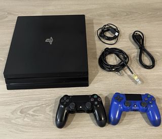 PS4 Pro Sony Negra y Azul + Mandos