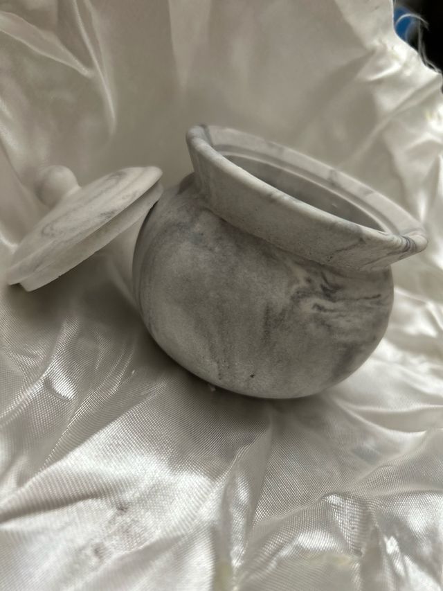 Barattolo con coperchio effetto marmo