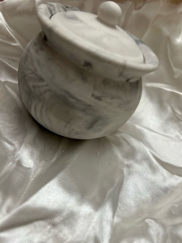 Barattolo con coperchio effetto marmo