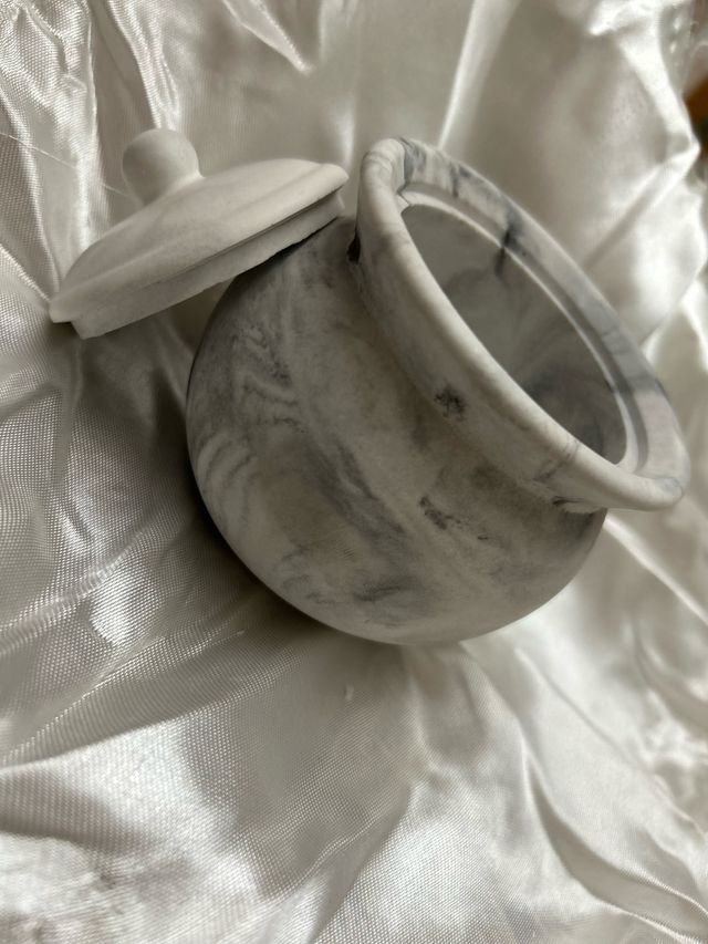 Barattolo con coperchio effetto marmo