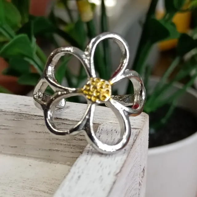 Anillo Margarita color Plata y Oro. 