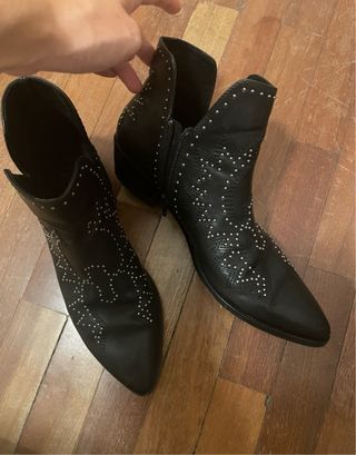 Botines negros tacón tachuelas
