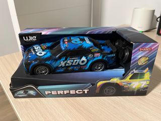 Coche de carreras teledirigido azul