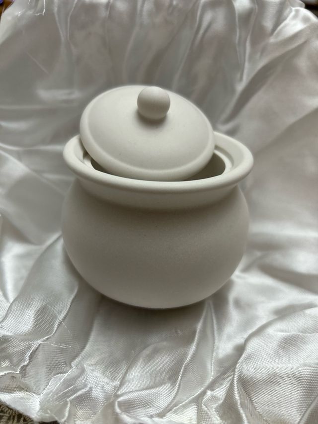 Barattolo in gesso con coperchio