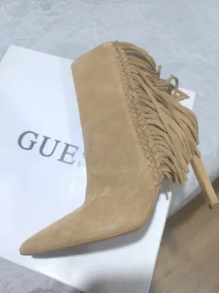 Botines Guess Beige con Flecos