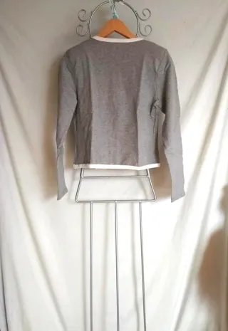 Chaqueta gris y blanca talla M