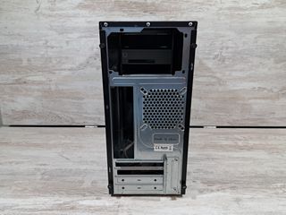 Carcasa mATX Unyka con Grabadora DVD
