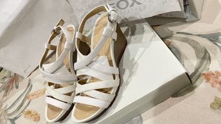 Sandalias de cuña blancas para mujer