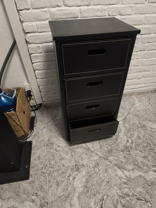 Cassettiera nera in legno e pelle
