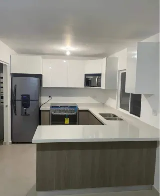 Montaje de puertas, cocinas y tarima