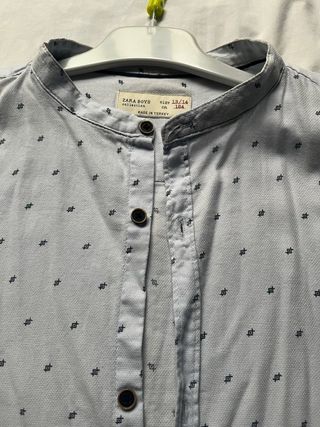 Camisa niño azul estampada