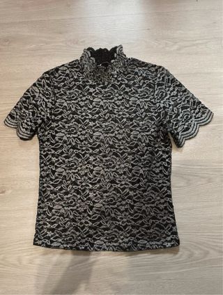 Blusa Zara encaje cuello alto manga corta