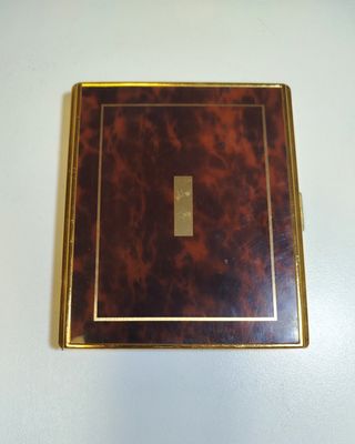 Estuche de metal y falso carey