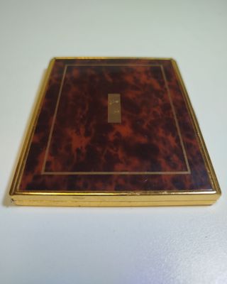 Estuche de metal y falso carey