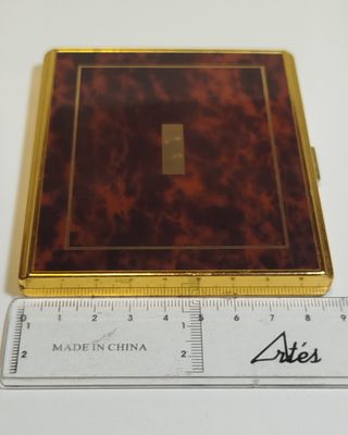 Estuche de metal y falso carey