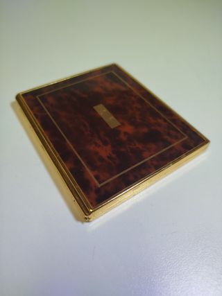 Estuche de metal y falso carey