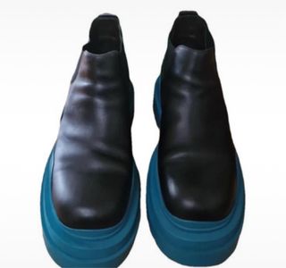 Botas Bottega Veneta Negras con Suela Azul